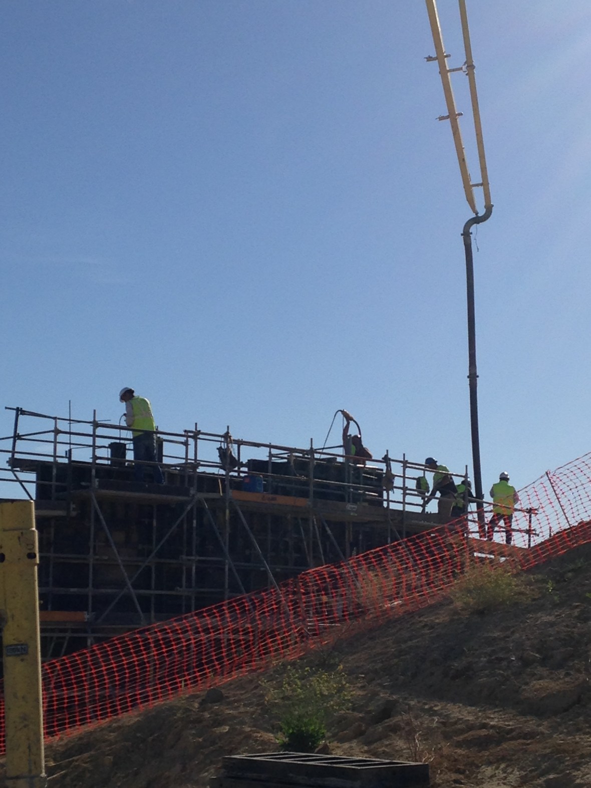 Bombeo del estribo de la pasarela.